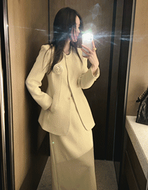 Obje brooch no-collar jacket