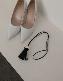 Ode leather tassel necklace