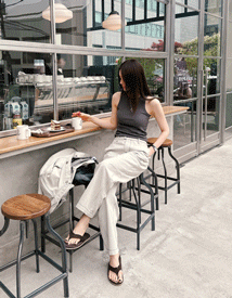 Olly golgi sleeveless