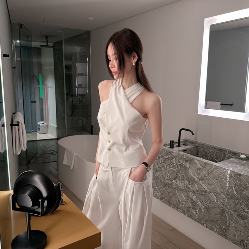Baty cross halter vest