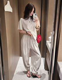 Below jogger pants
