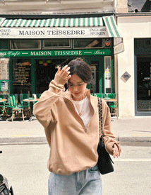 Texture high-neck half zip-up (beige)