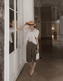 Wiki leopard bermuda pants