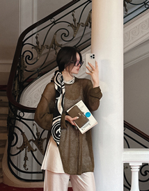 Grungy slit loose knit