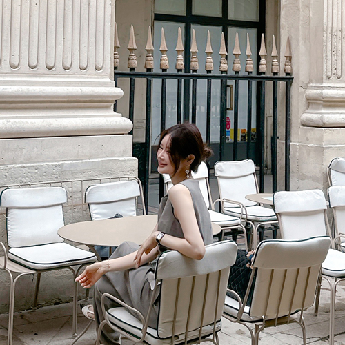 Combi slit sleeveless vest
