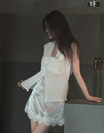 Evening twist blouse