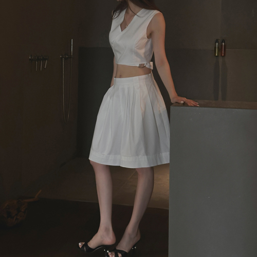 Beyer pleats half pants