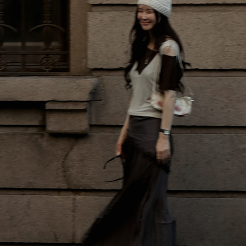 Luna off neck tee