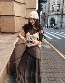 Luna deep V-neck sleeveless