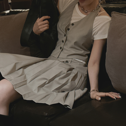 Mentor halter-neck vest