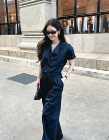 Hour ban-neck blouse