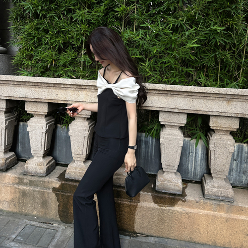 Curd ribbon off-shoulder top
