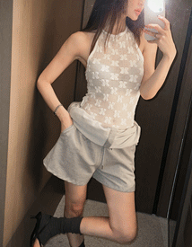 Lie halter-neck sleeveless