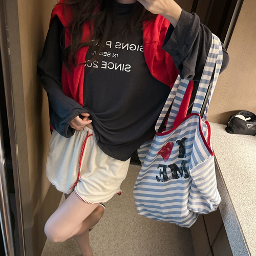 Lettering design linen tee