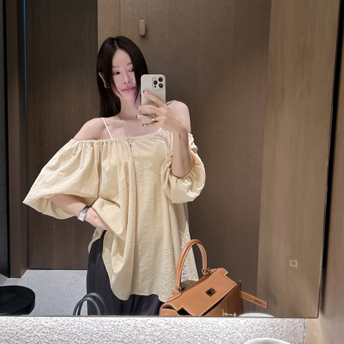 Pillow linen off blouse