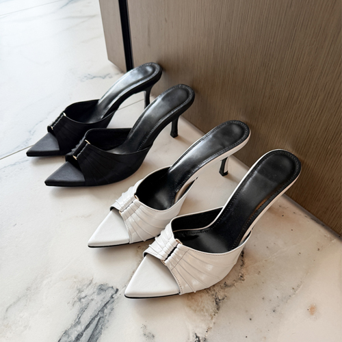 Kahn buckle shirring sandal ♩