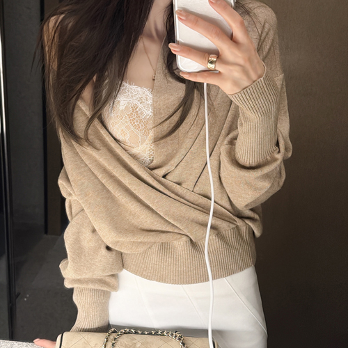 Drop cross V-neck knit