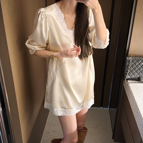 Henry V satin lace dress