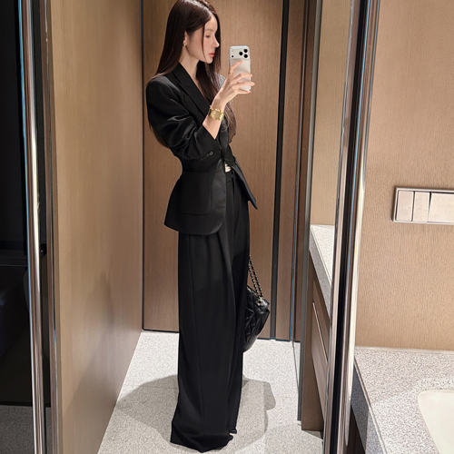 Gentle double pleats slacks