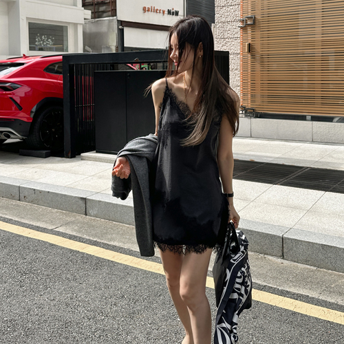 Smith lace sleeveless