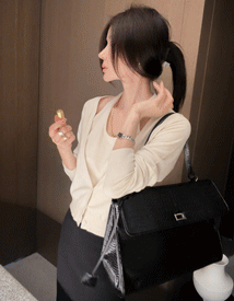 Wida necklace cardigan