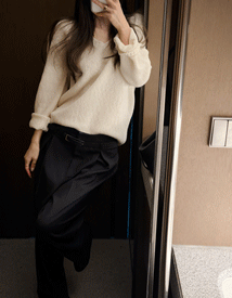 Room wool V-neck knit