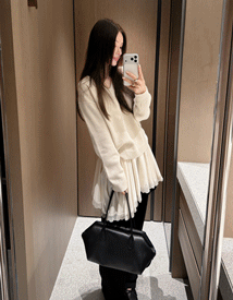Turk raccoon wool V-neck knit