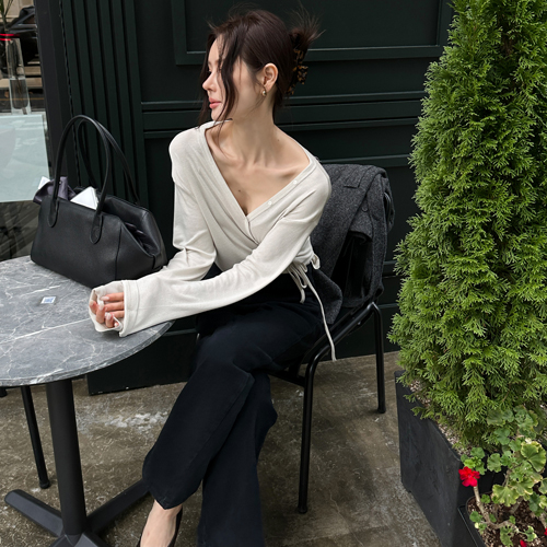 River cross wrap V-neck tee